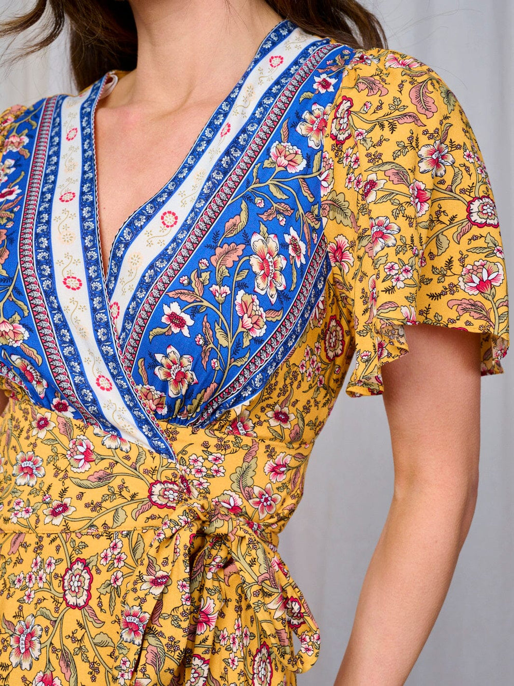 WOMEN'S SHORT SLEEVE SELF TIE MULTI PRINT WRAP MAXI DRESS