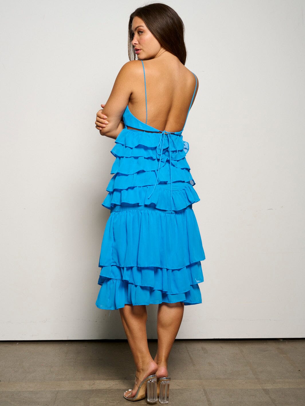 WOMEN'S SLEEVELESS OPEN BACK V-NECK RUFFLE TIERED MIDI DRESS