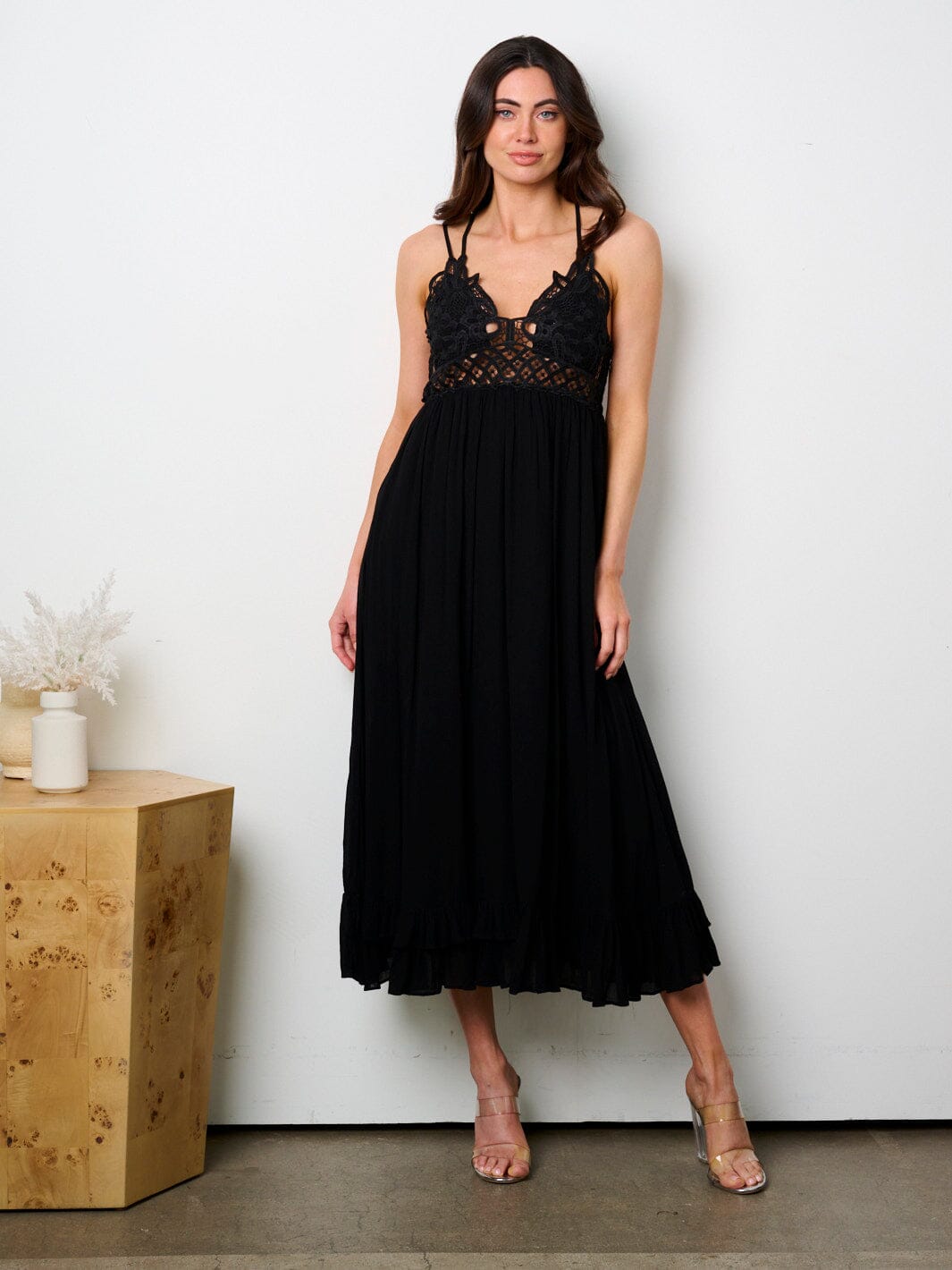 WOMEN'S SLEEVELESS OPEN BACK DETAILED MAXI DRESS