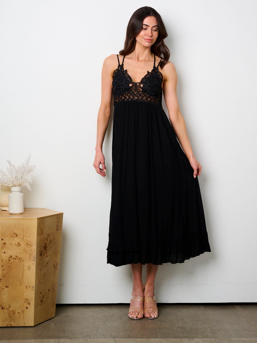 WOMEN'S SLEEVELESS OPEN BACK DETAILED MAXI DRESS