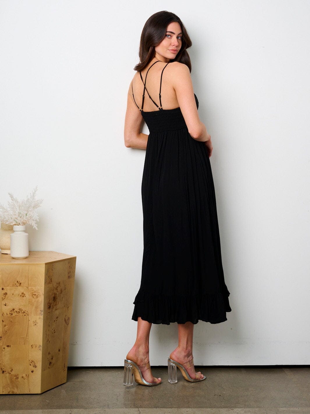 WOMEN'S SLEEVELESS OPEN BACK DETAILED MAXI DRESS