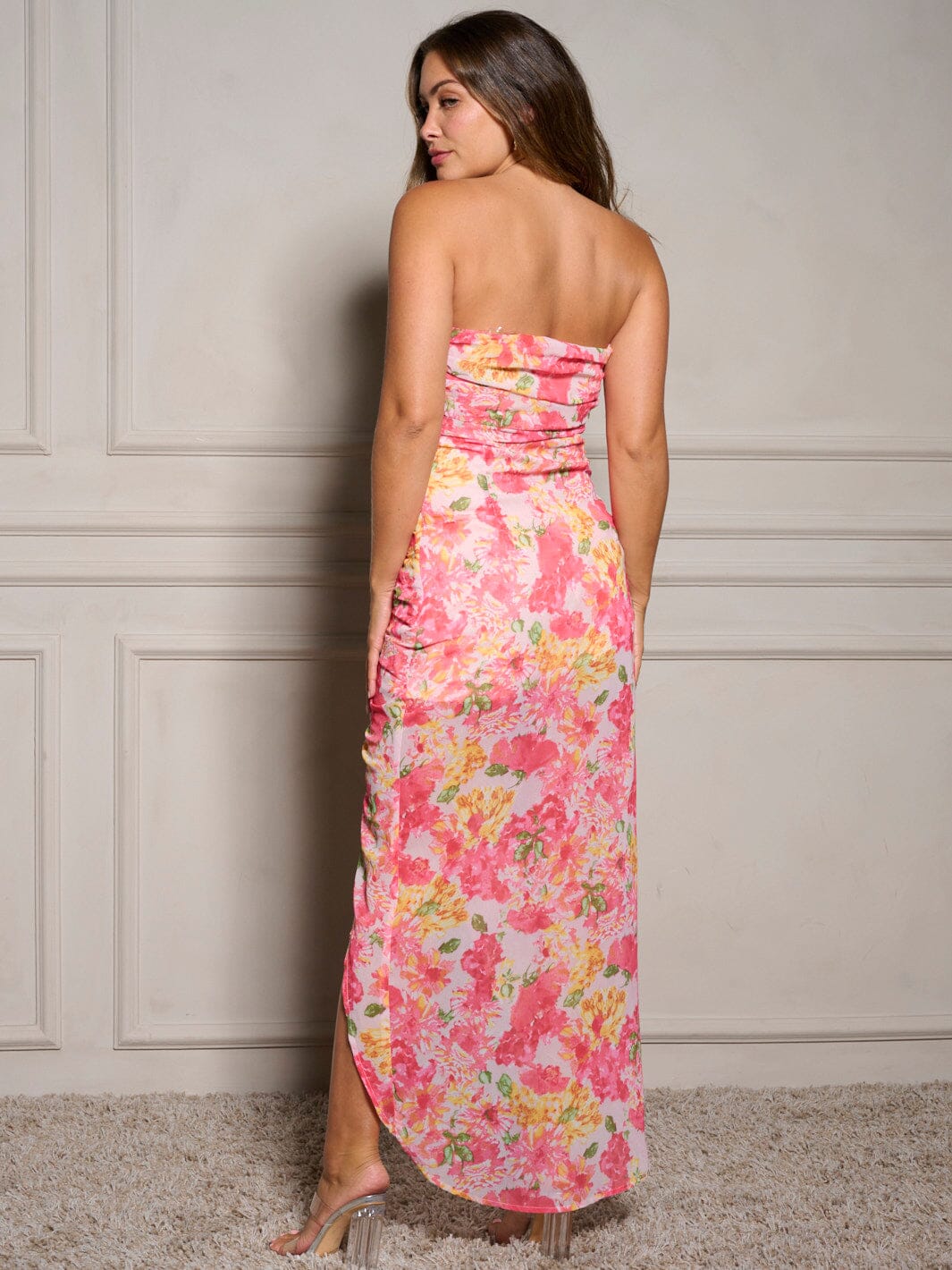 WOMEN'S SLEEVELESS RUCHED FLORAL TUBE MAXI DRESS