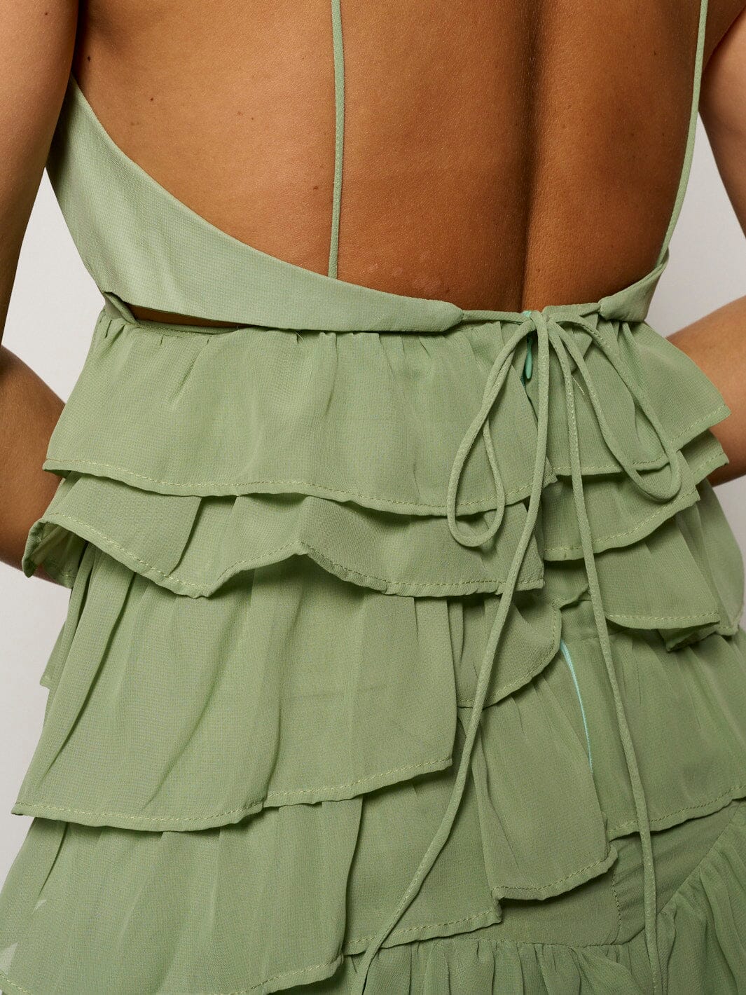 WOMEN'S SLEEVELESS OPEN BACK V-NECK RUFFLE TIERED MIDI DRESS