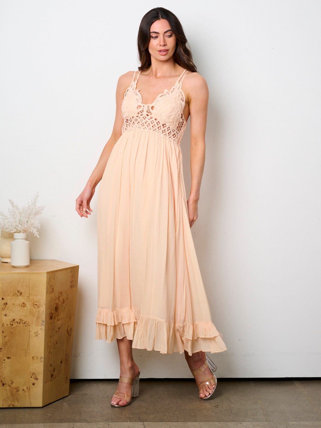 WOMEN'S SLEEVELESS OPEN BACK DETAILED MAXI DRESS