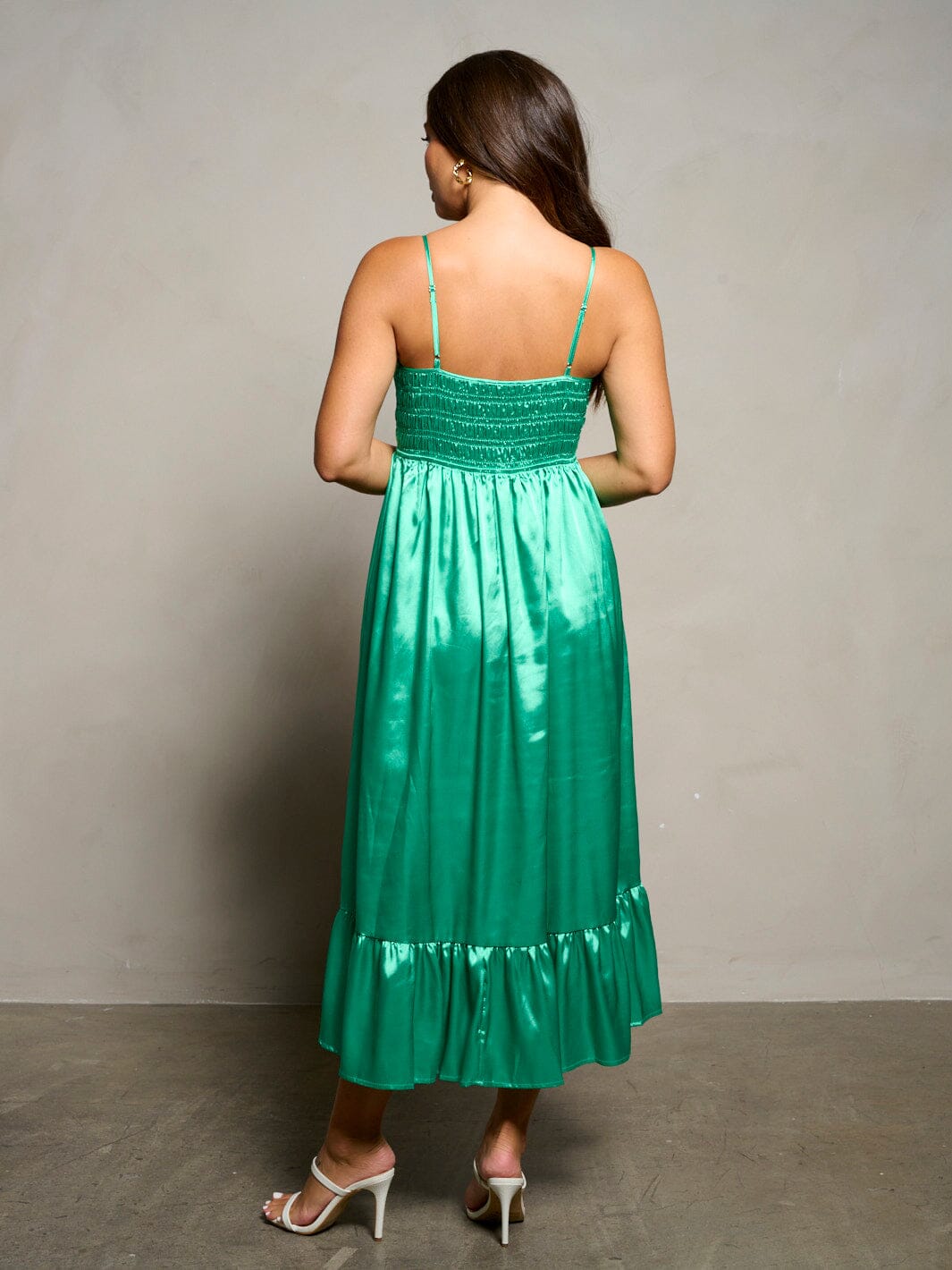 WOMEN'S SLEEVELESS V-NECK SATIN MIDI DRESS