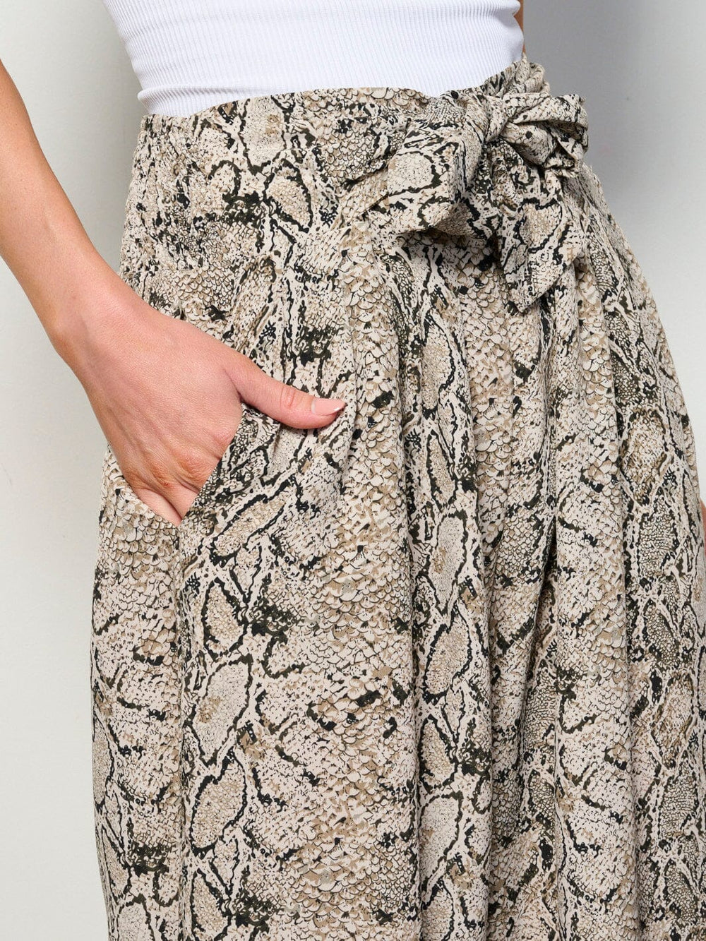 WOMENS ELASTIC WAIST SELF TIE POCKETS SNAKE PRINT WIDE LEG PANTS