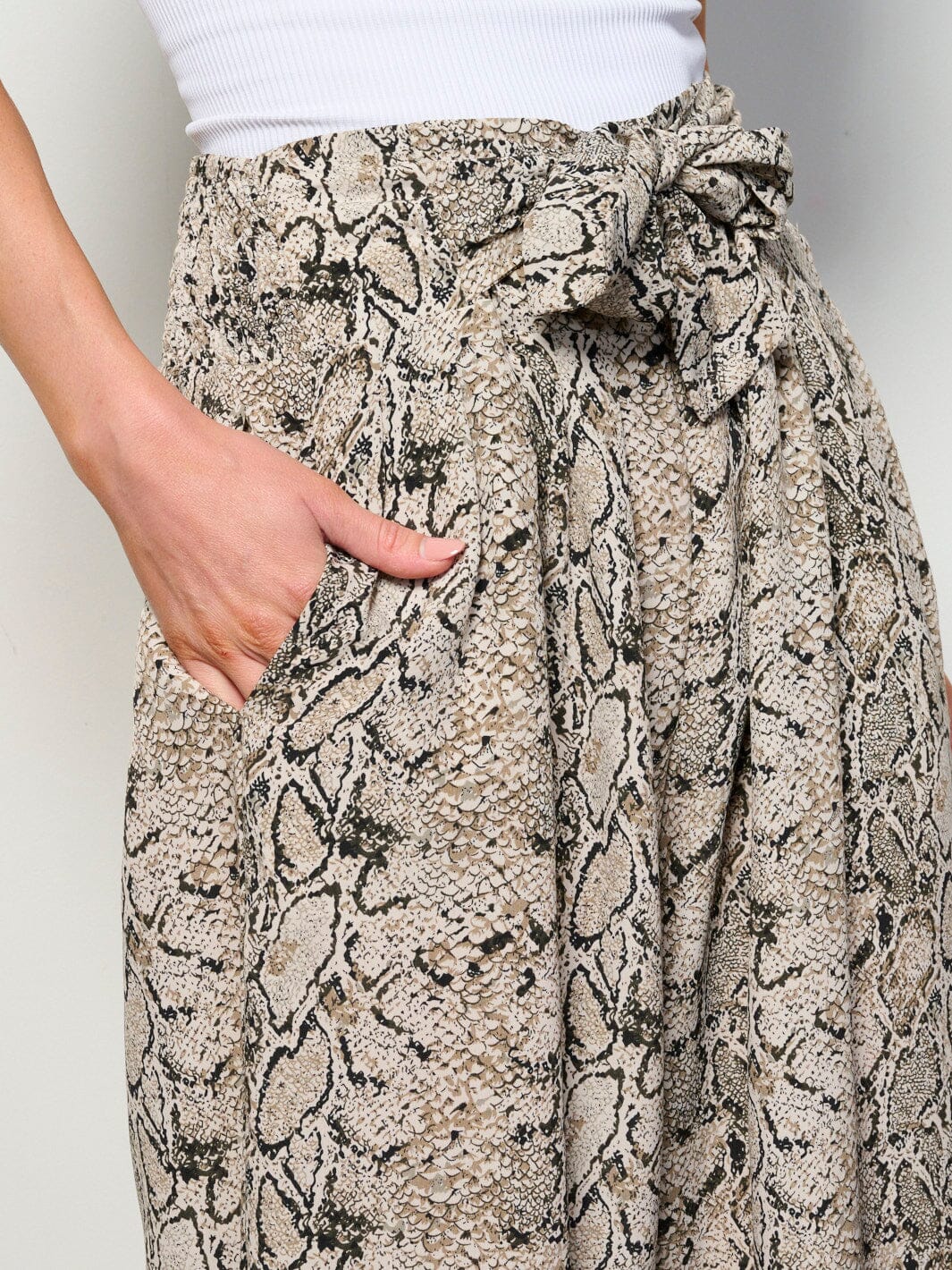 WOMENS ELASTIC WAIST SELF TIE POCKETS SNAKE PRINT WIDE LEG PANTS