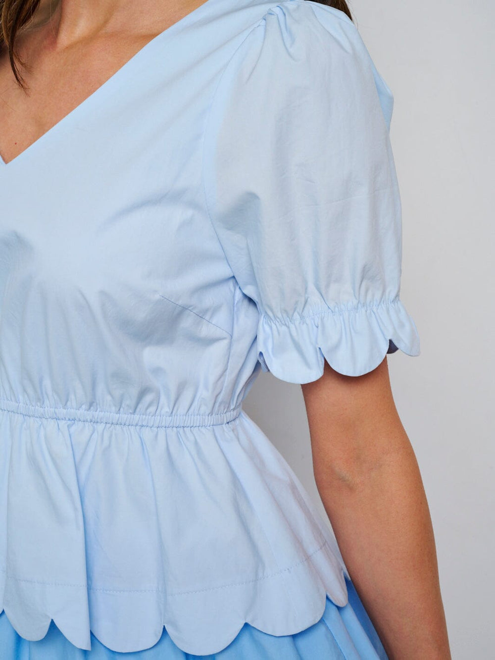 WOMEN'S SHORT SLEEVE V-NECK RUFFLE TIERED COLORBLOCK MINI DRESS