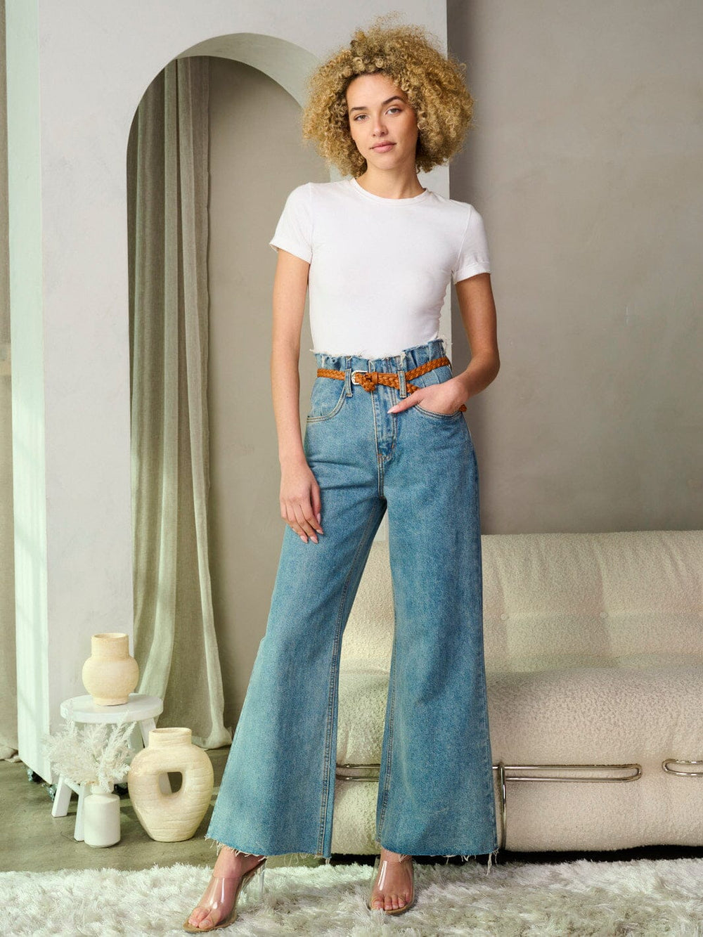 WOMEN'S BUTTON CLOSURE HIGH WAIST BELTED DENIM PANTS