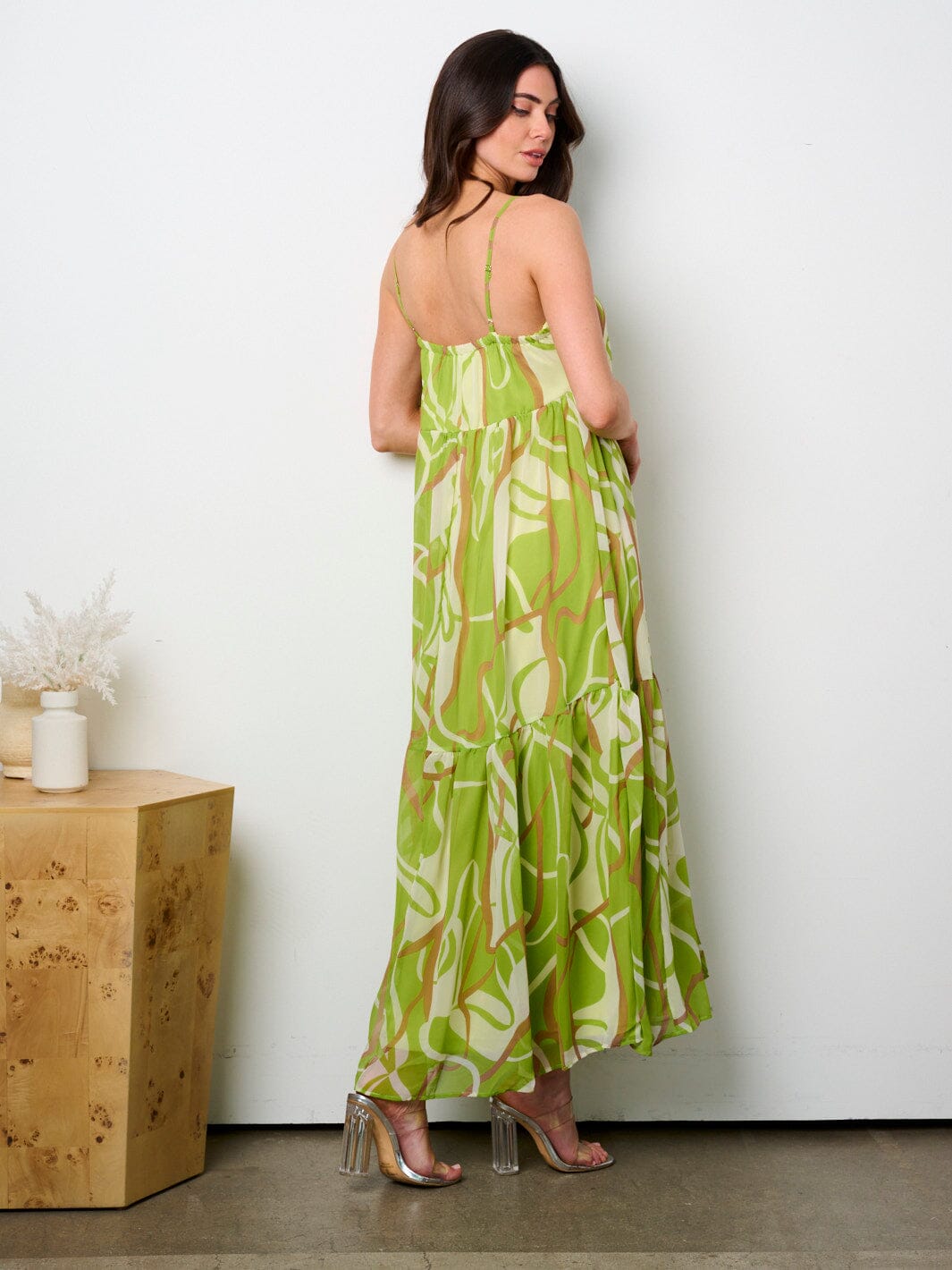WOMEN'S SLEEVELESS V-NECK PRINTED TIERED MAXI DRESS