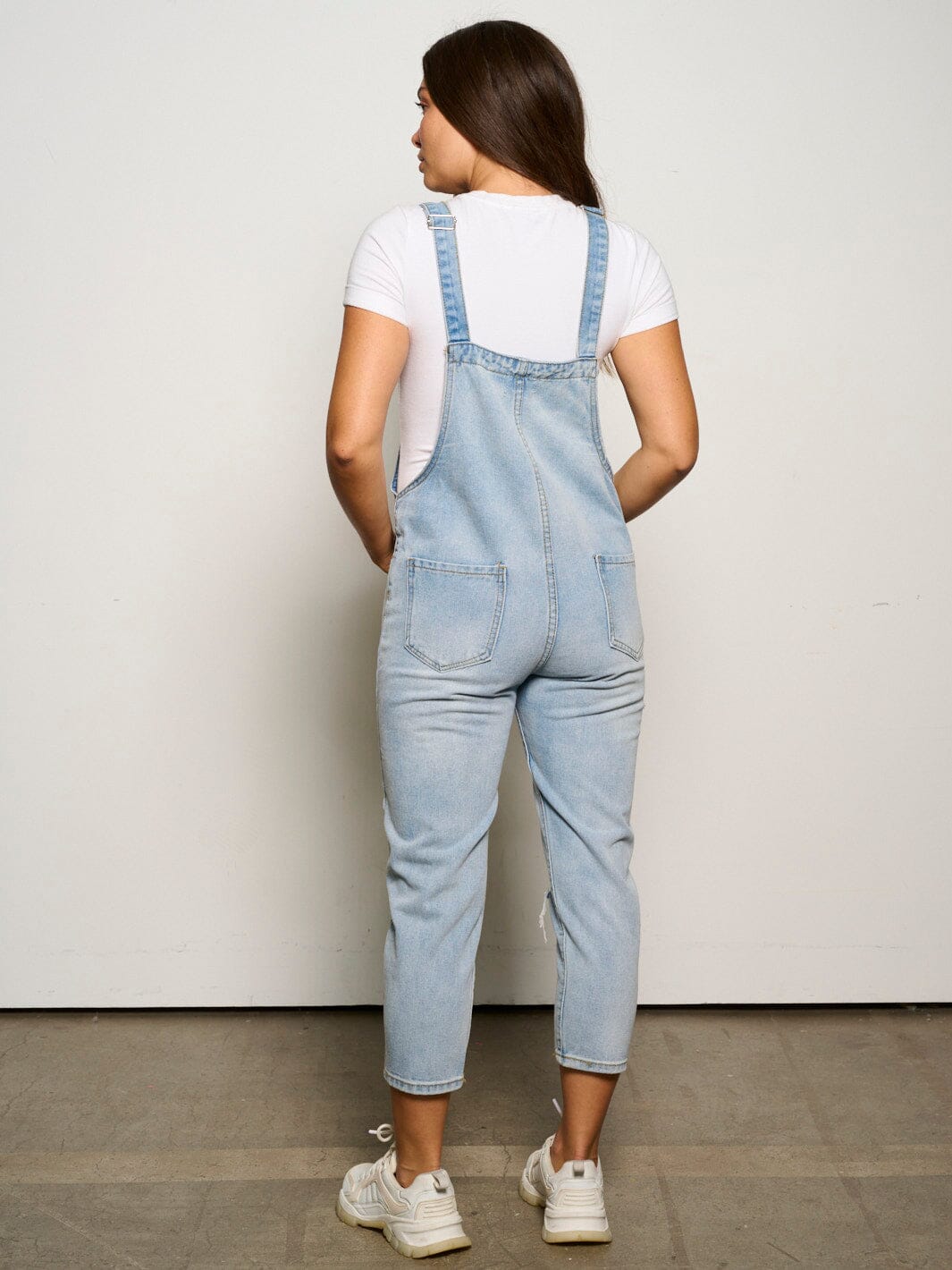 WOMEN'S SLEEVELESS POCKETS DISTRESSED DENIM OVERALL
