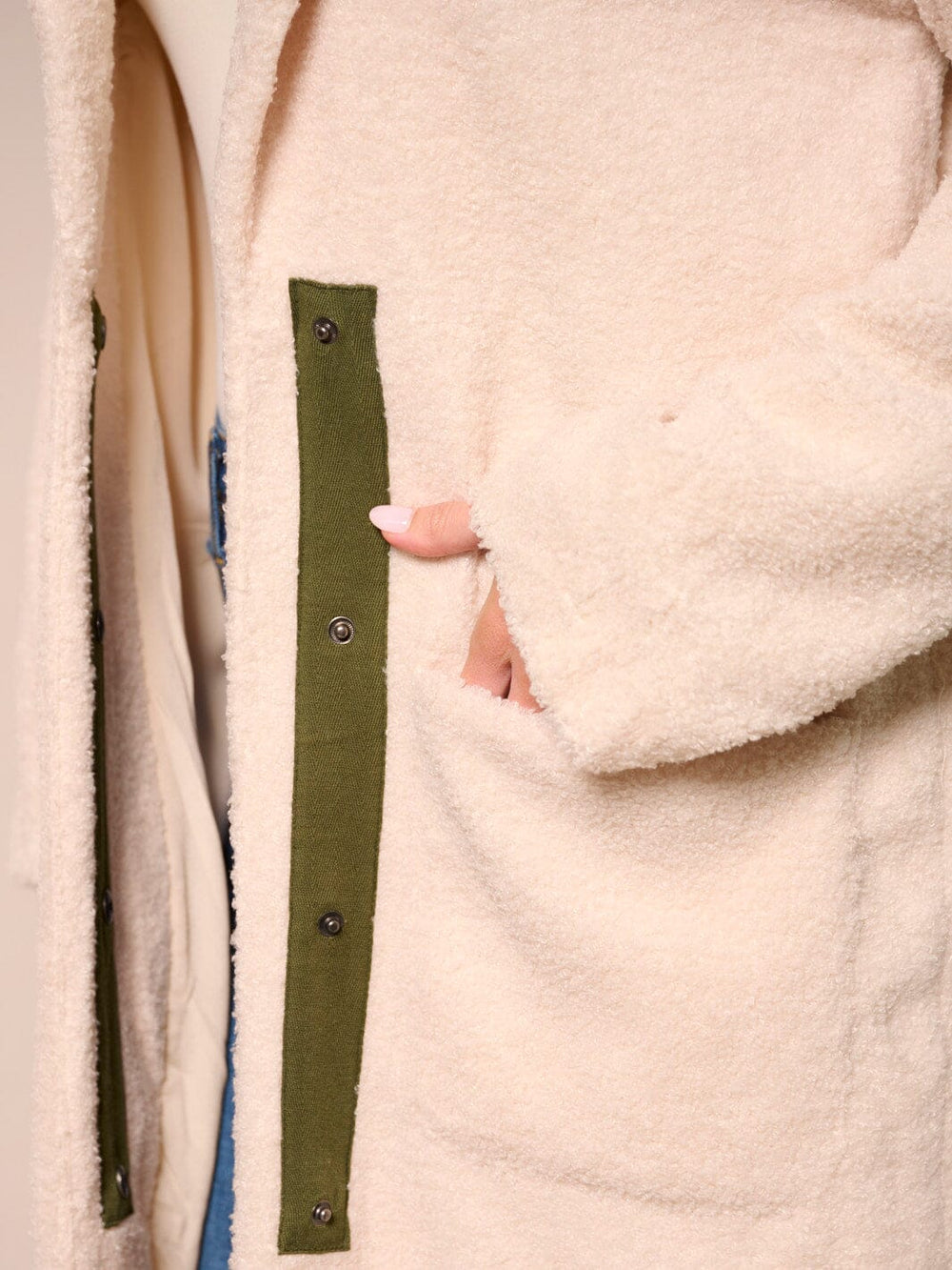 WOMEN'S LONG SLEEVE BUTTON CLOSURE FRONT POCKETS SHERPA COAT