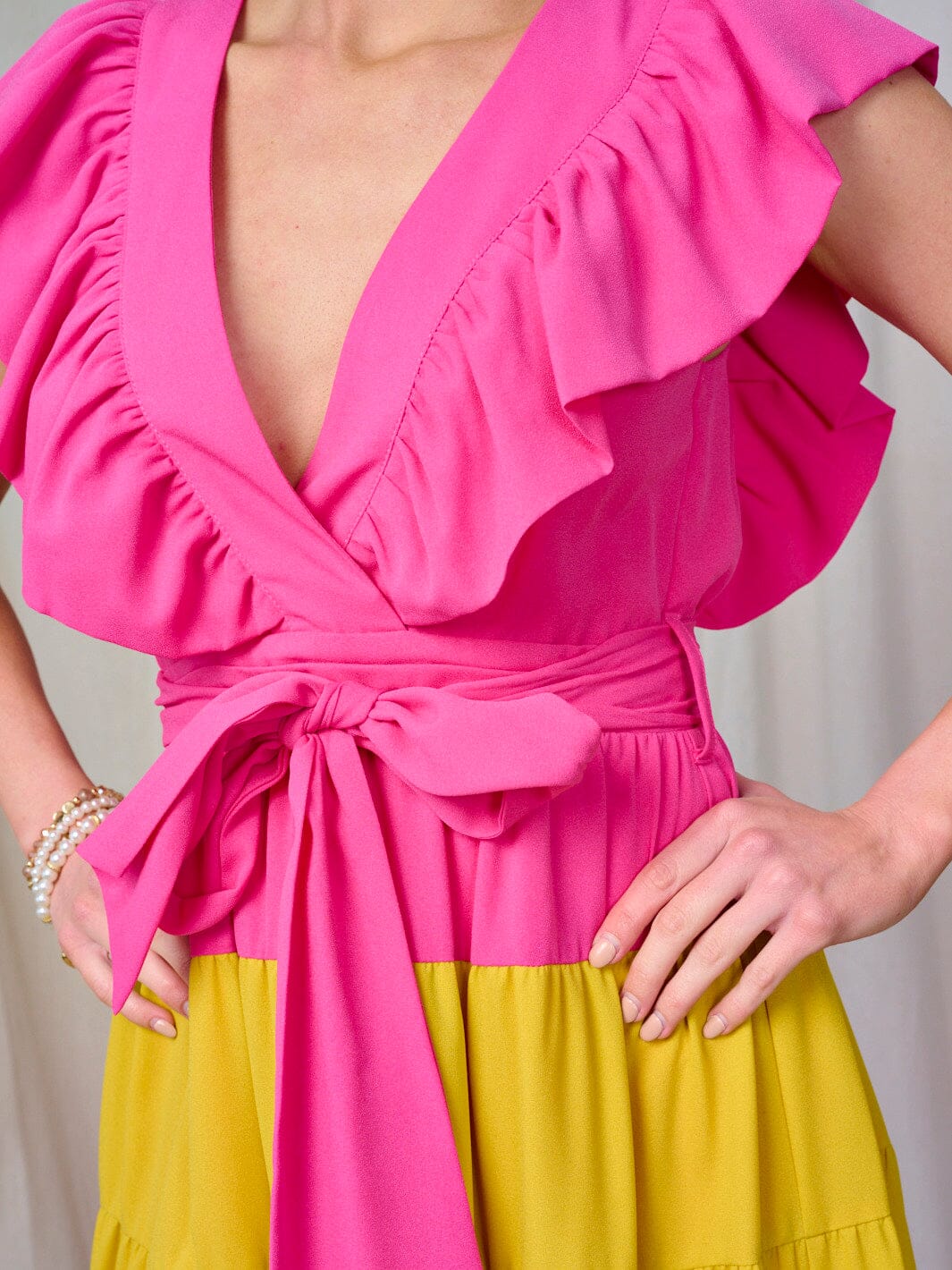 WOMEN'S RUFFLE SLEEVE V-NECK TIERED COLORBLOCK MAXI DRESS