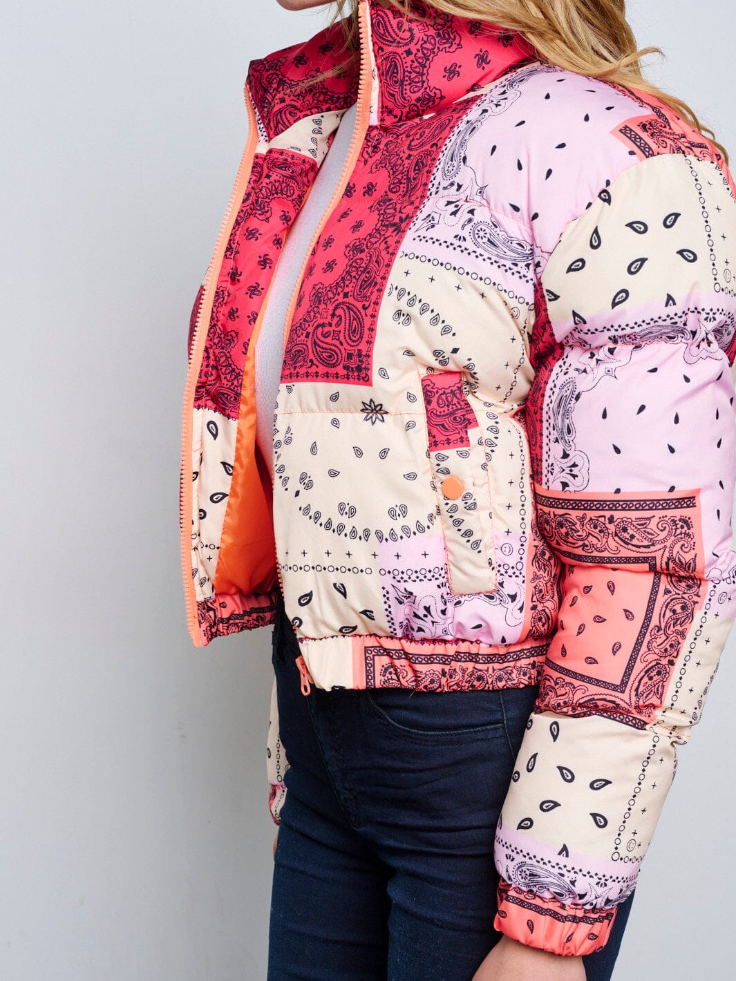WOMEN'S LONG SLEEVE ZIP UP FRONT POCKETS PUFFER MULTI PRINT JACKET