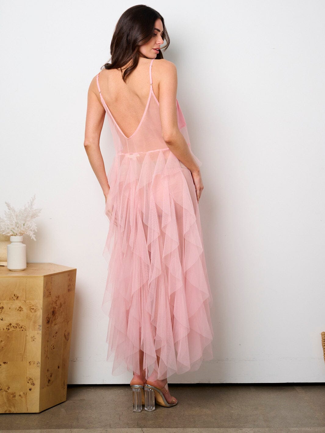 WOMEN'S SLEEVELESS RUFFLE MESH DETAILED MAXI DRESS