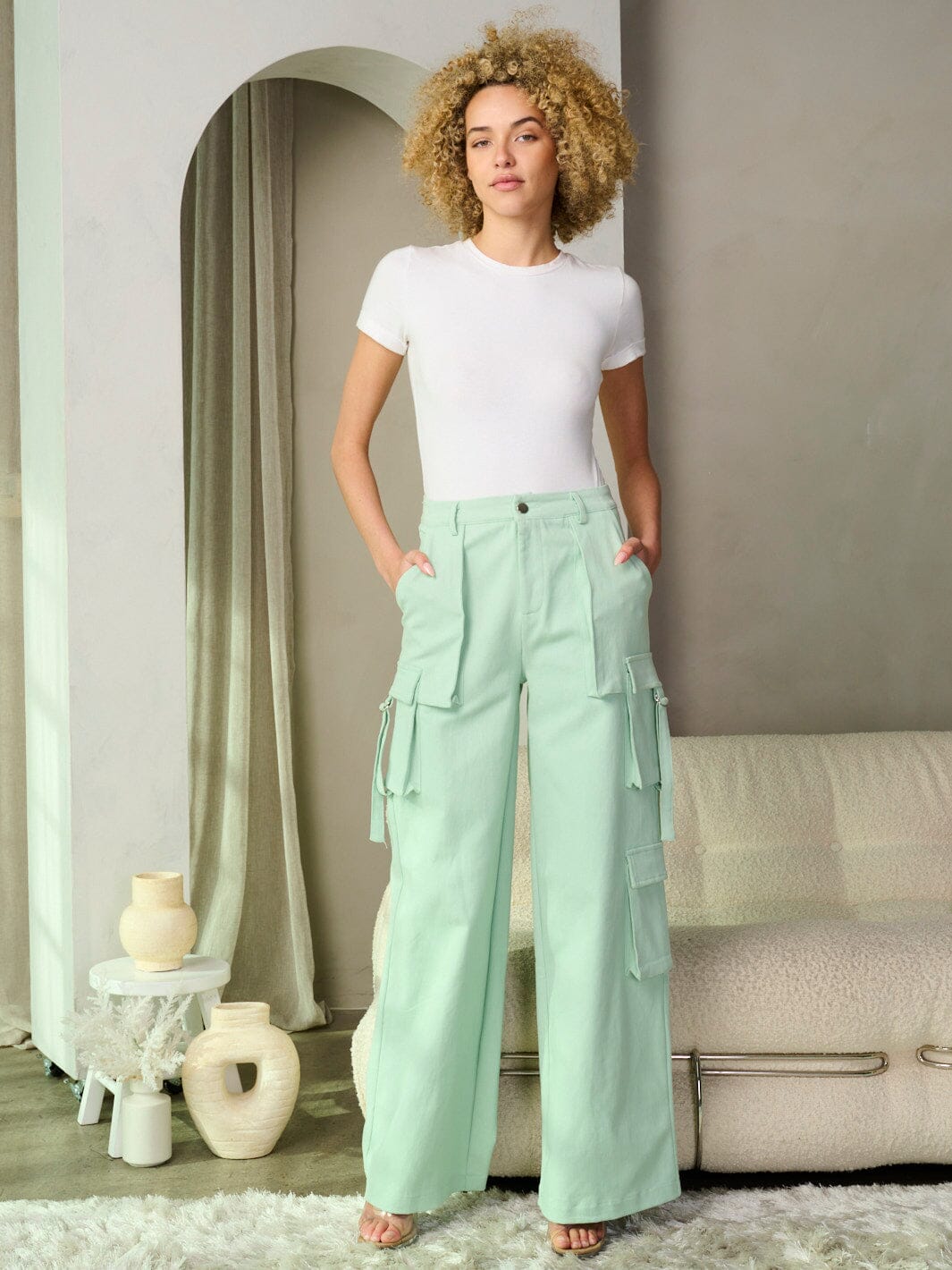 WOMEN'S BUTTON CLOSURE CARGO POCKETS WIDE LEG DENIM PANTS