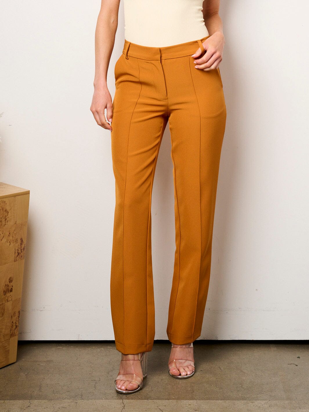 WOMEN'S BUTTON CLOSURE PLEATED WIDE LEG PANTS