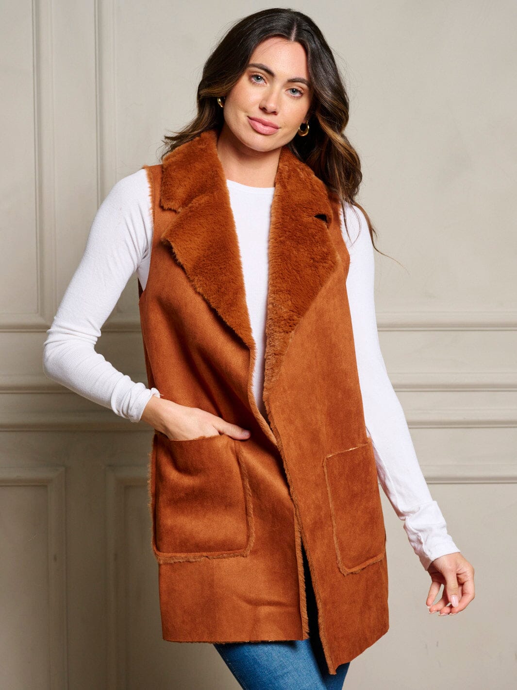 WOMEN'S SLEEVELESS OPEN FRONT POCKETS SHERPA VEST