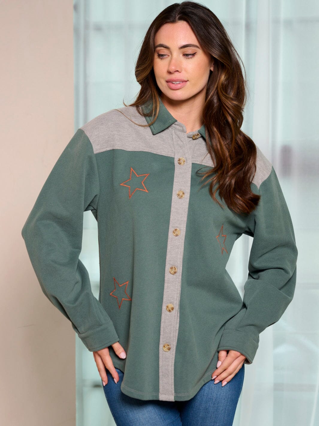 WOMEN'S LONG SLEEVE BUTTON UP COLORBLOCK STARS PRINT OVERSIZED TOP
