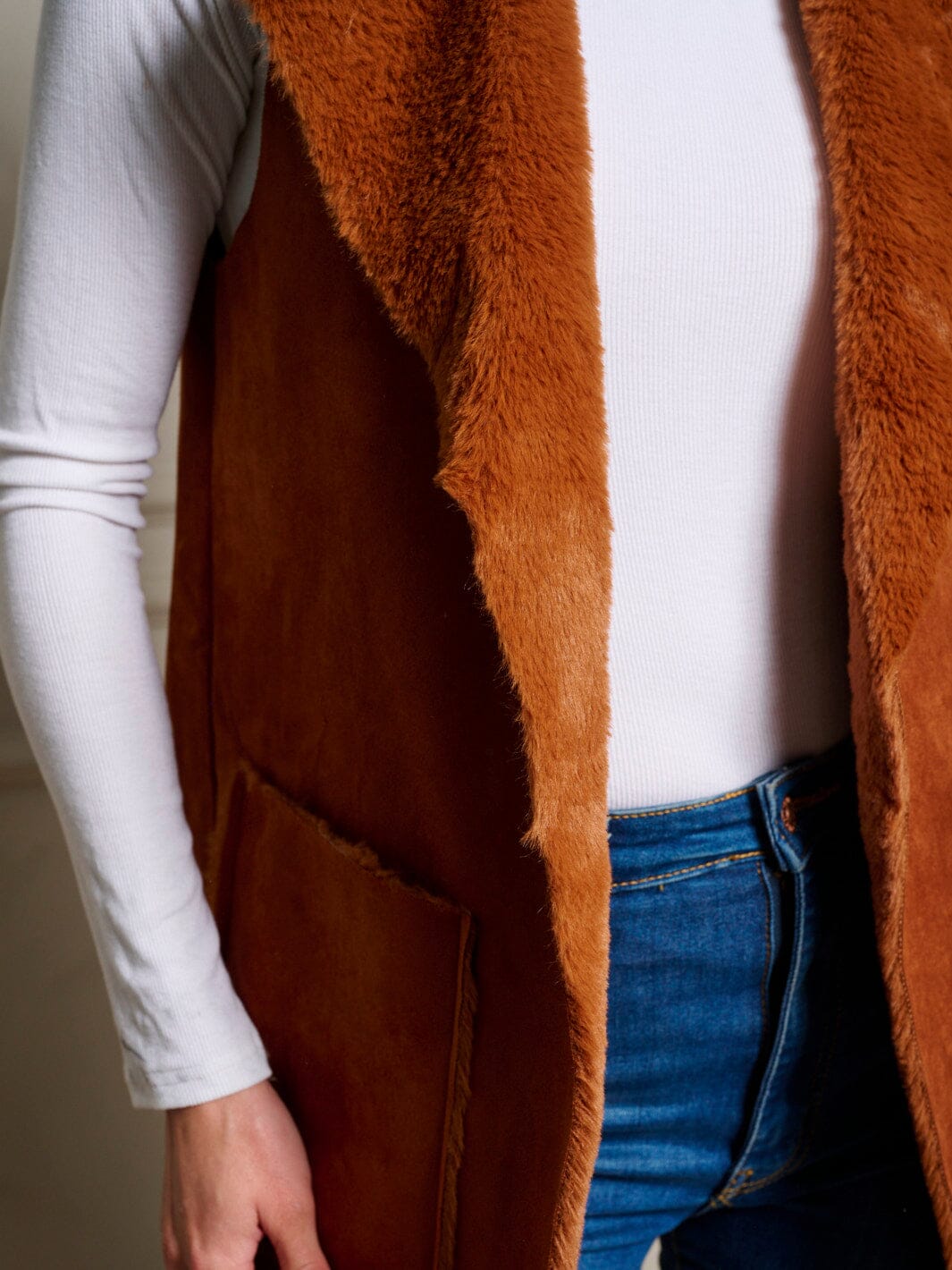 WOMEN'S SLEEVELESS OPEN FRONT POCKETS SHERPA VEST