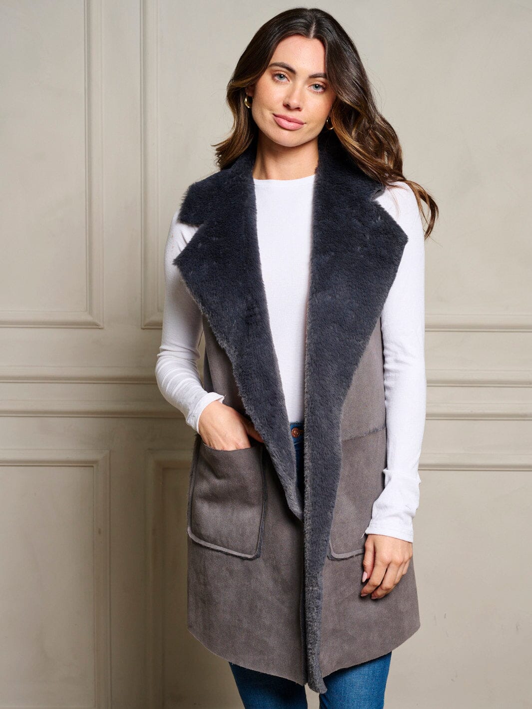 WOMEN'S SLEEVELESS OPEN FRONT POCKETS SHERPA VEST
