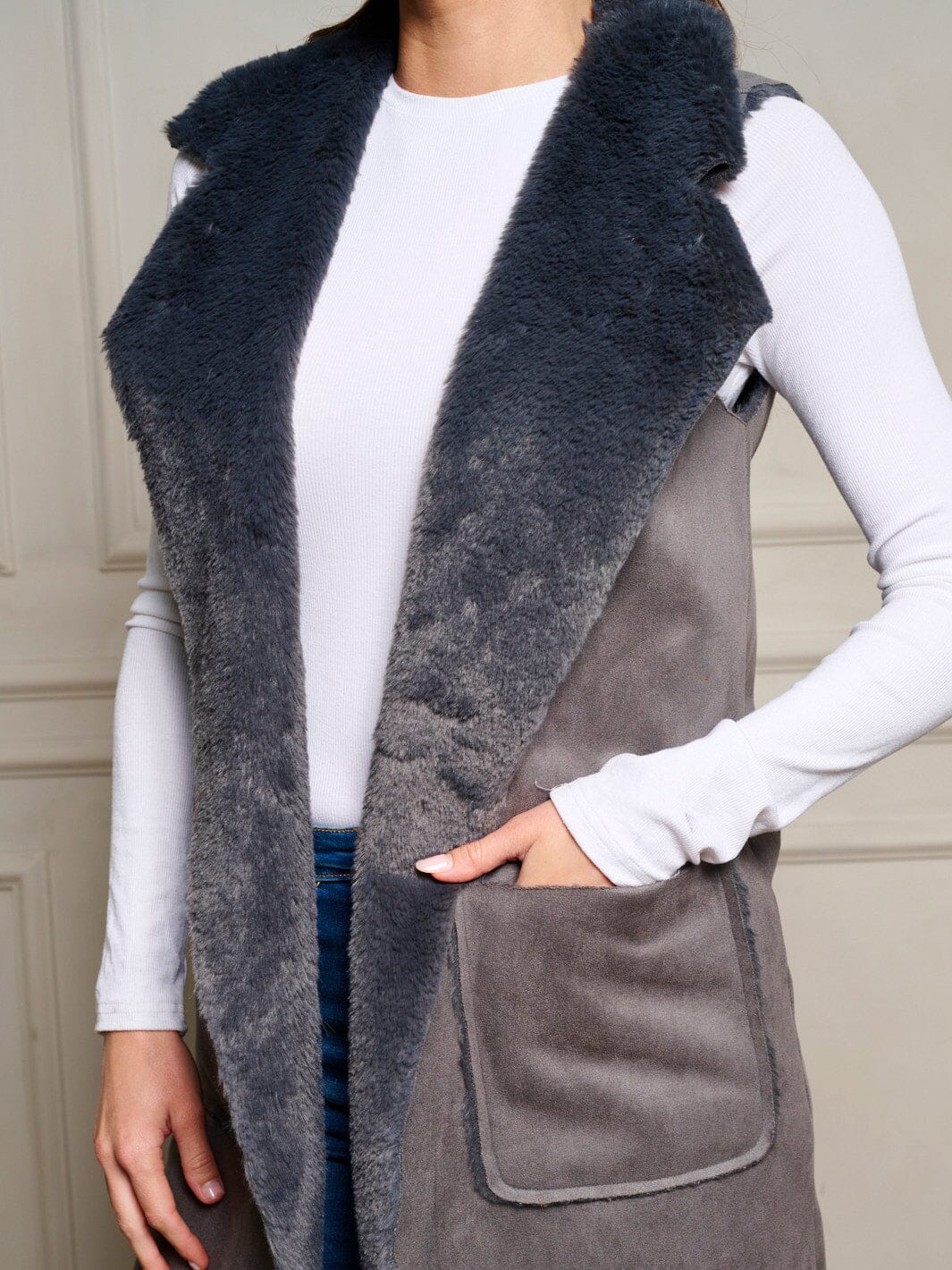 WOMEN'S SLEEVELESS OPEN FRONT POCKETS SHERPA VEST