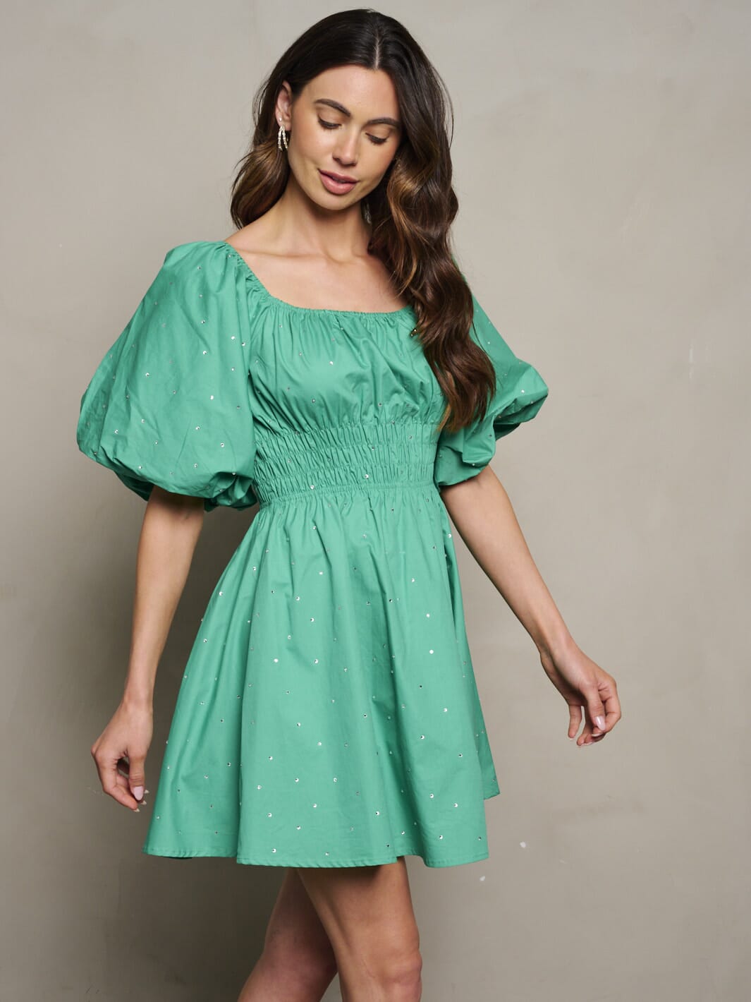 WOMEN'S SHORT PUFF SLEEVE SMOCK WAIST STUDS DETAILED MINI DRESS