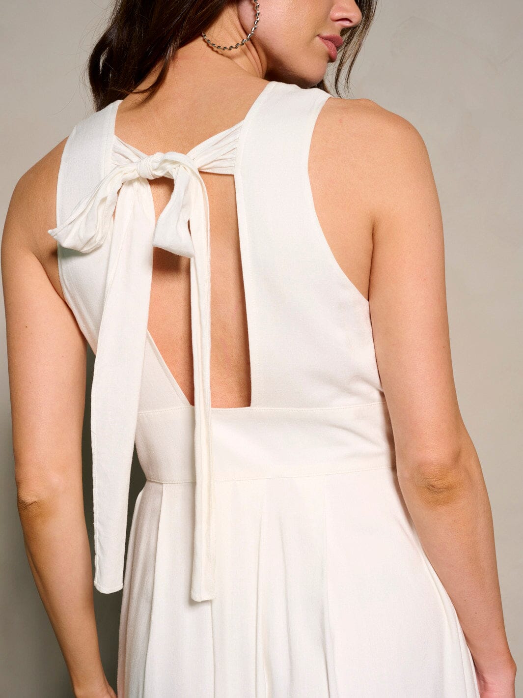 WOMEN'S SLEEVELESS V-NECK BACK TIE MAXI DRESS