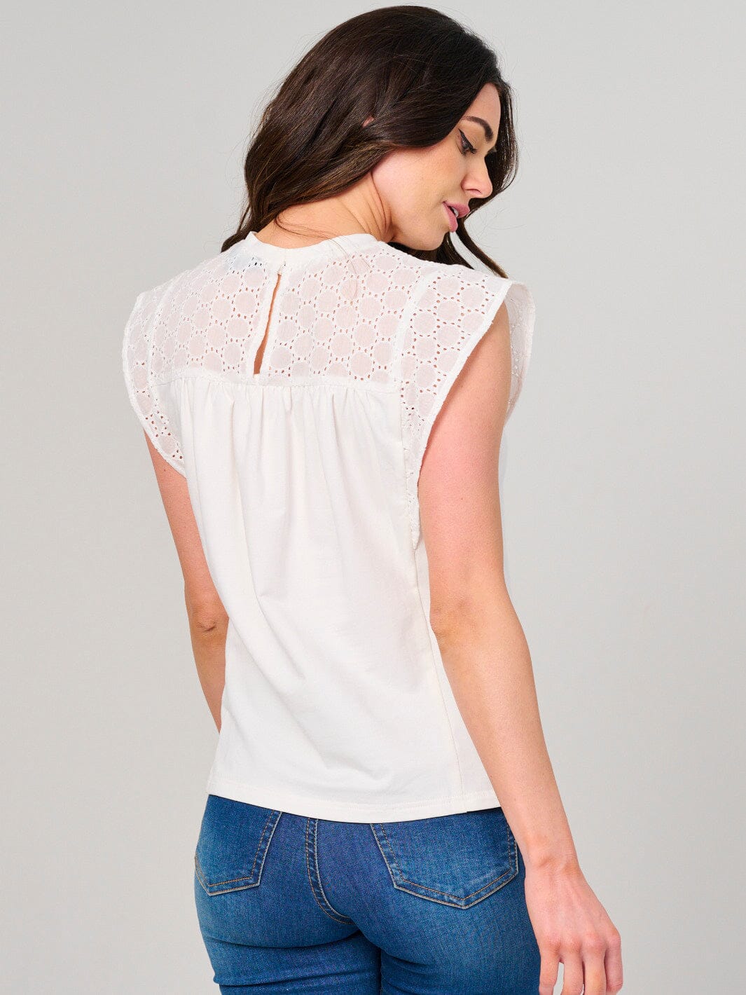 WOMEN'S SLEEVELESS EYELET TOP
