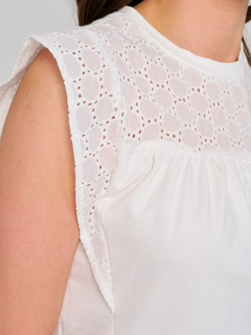 WOMEN'S SLEEVELESS EYELET TOP