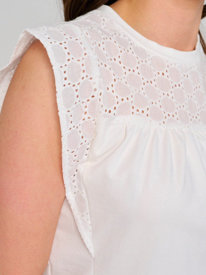 WOMEN'S SLEEVELESS EYELET TOP
