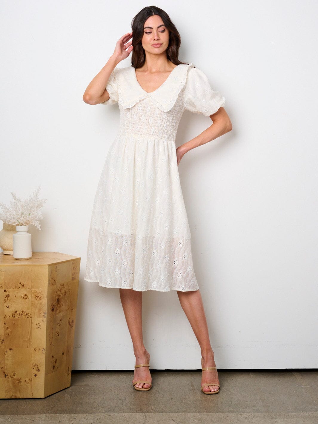 WOMEN'S SHORT PUFF SLEEVE V-NECK EYELET MIDI DRESS