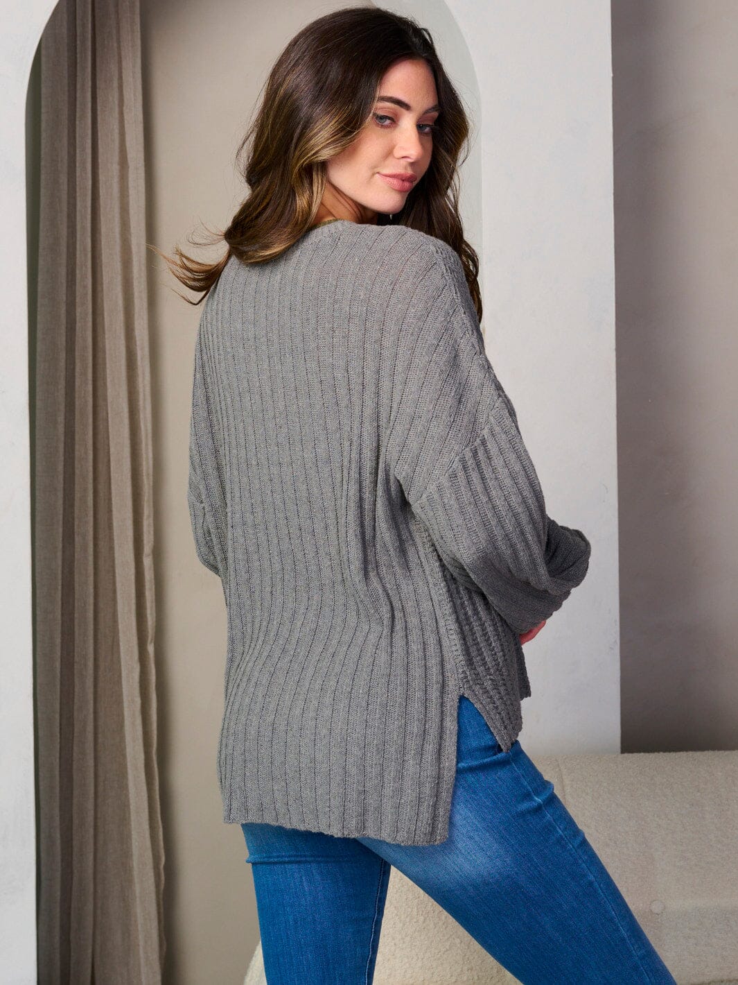 WOMEN'S LONG SLEEVE V-NECK PULLOVER KNIT SWEATER