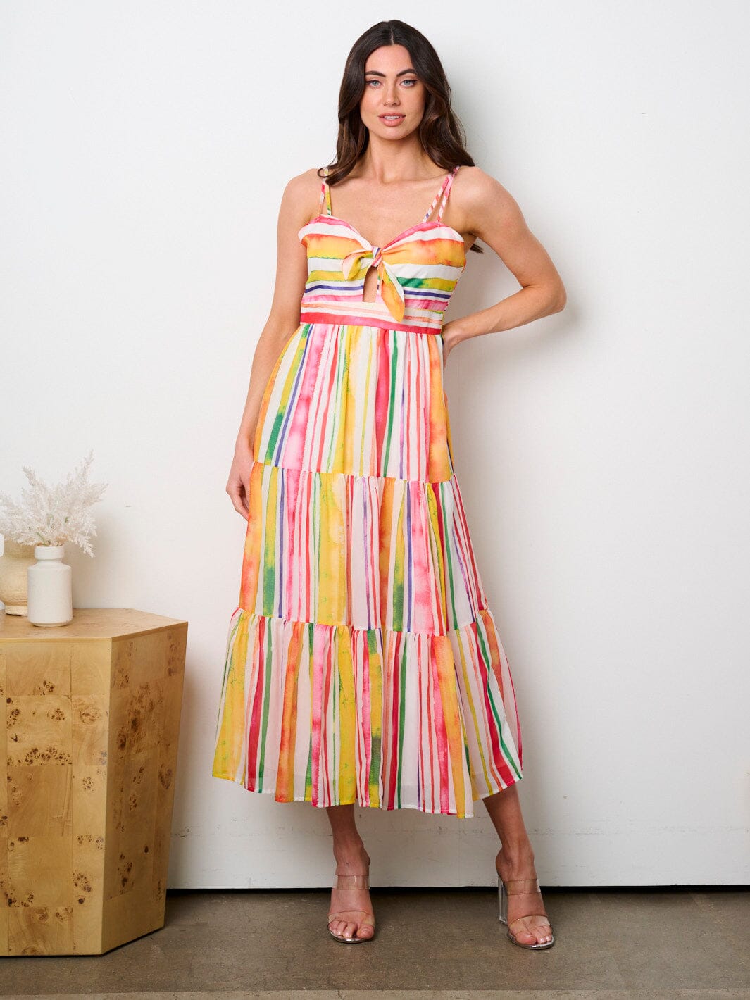 WOMEN'S SLEEVELESS V-NECK CUT OUT MULTI TIERED MAXI DRESS