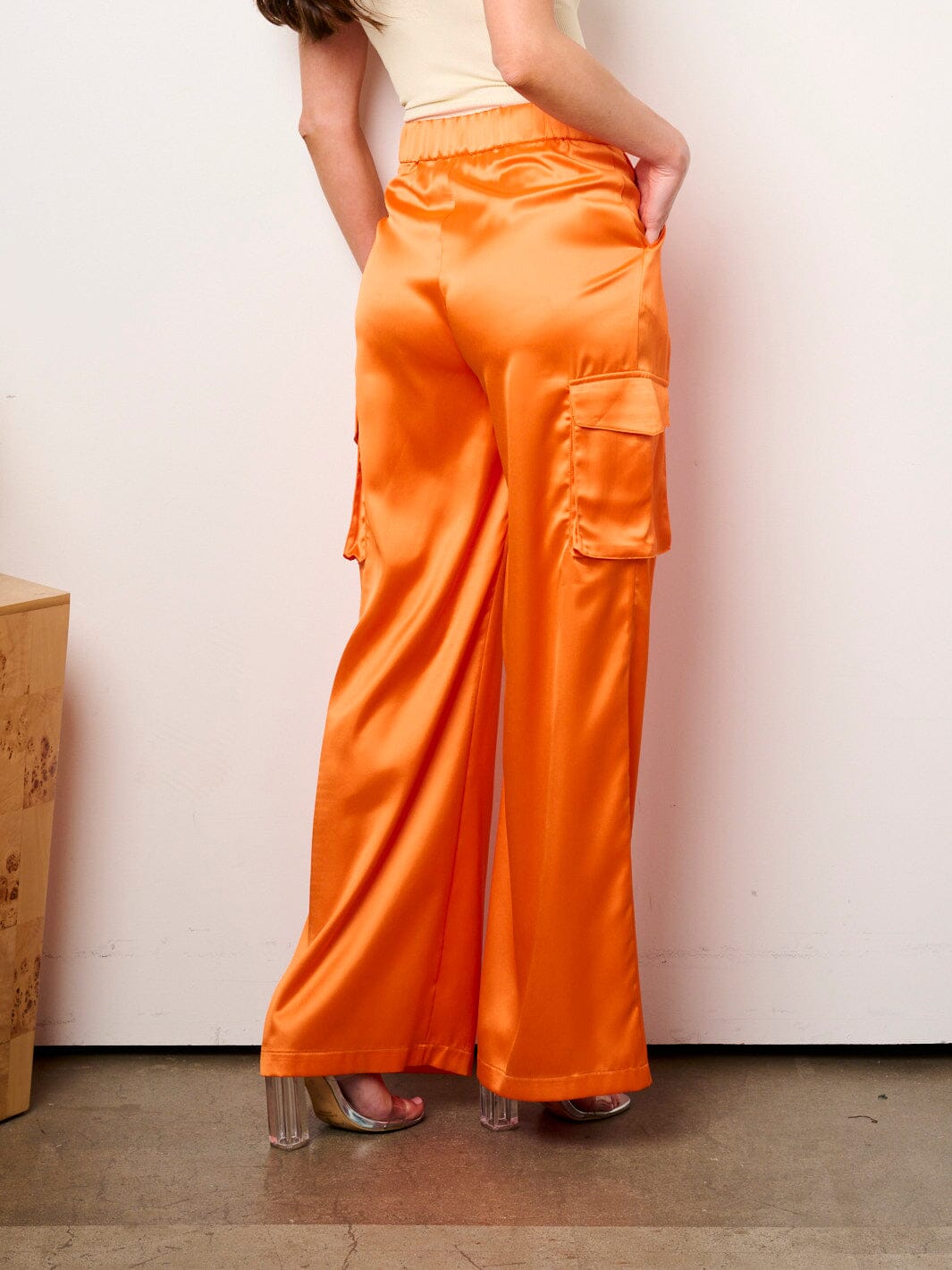 WOMEN'S BUTTON CLOSURE CARGO POCKETS WIDE LEG PANTS