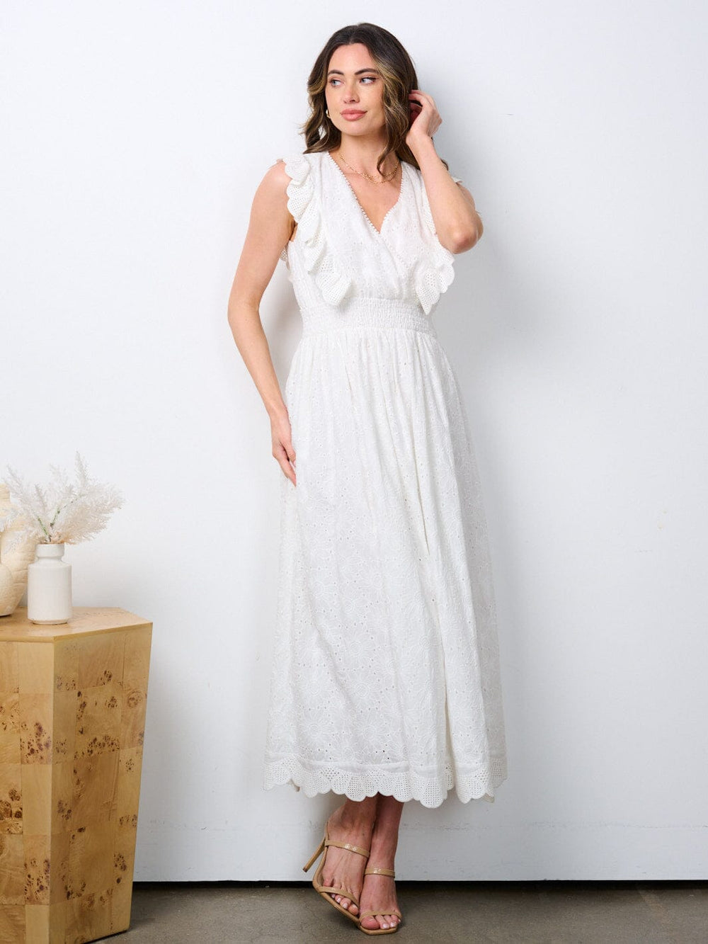 WOMEN'S SLEEVELESS V-NECK RUFFLE SMOCK WAIST EYELET MAXI DRESS