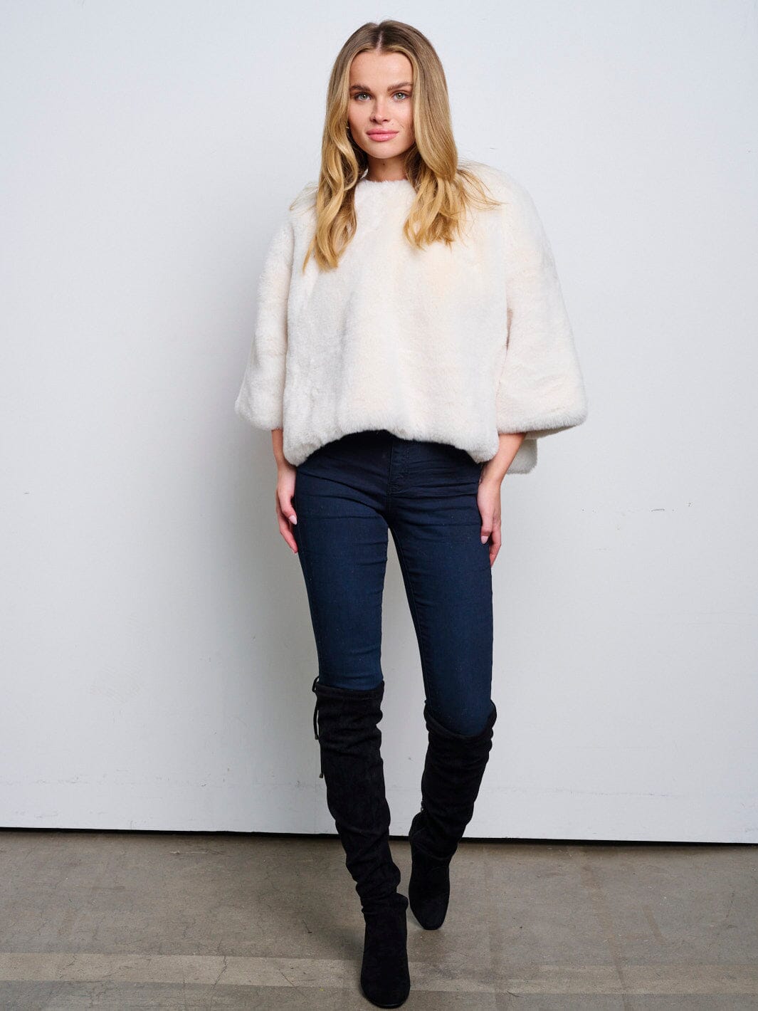 WOMEN'S 3/4 SLEEVES PULLOVER SOLID FUZZY SWEATER