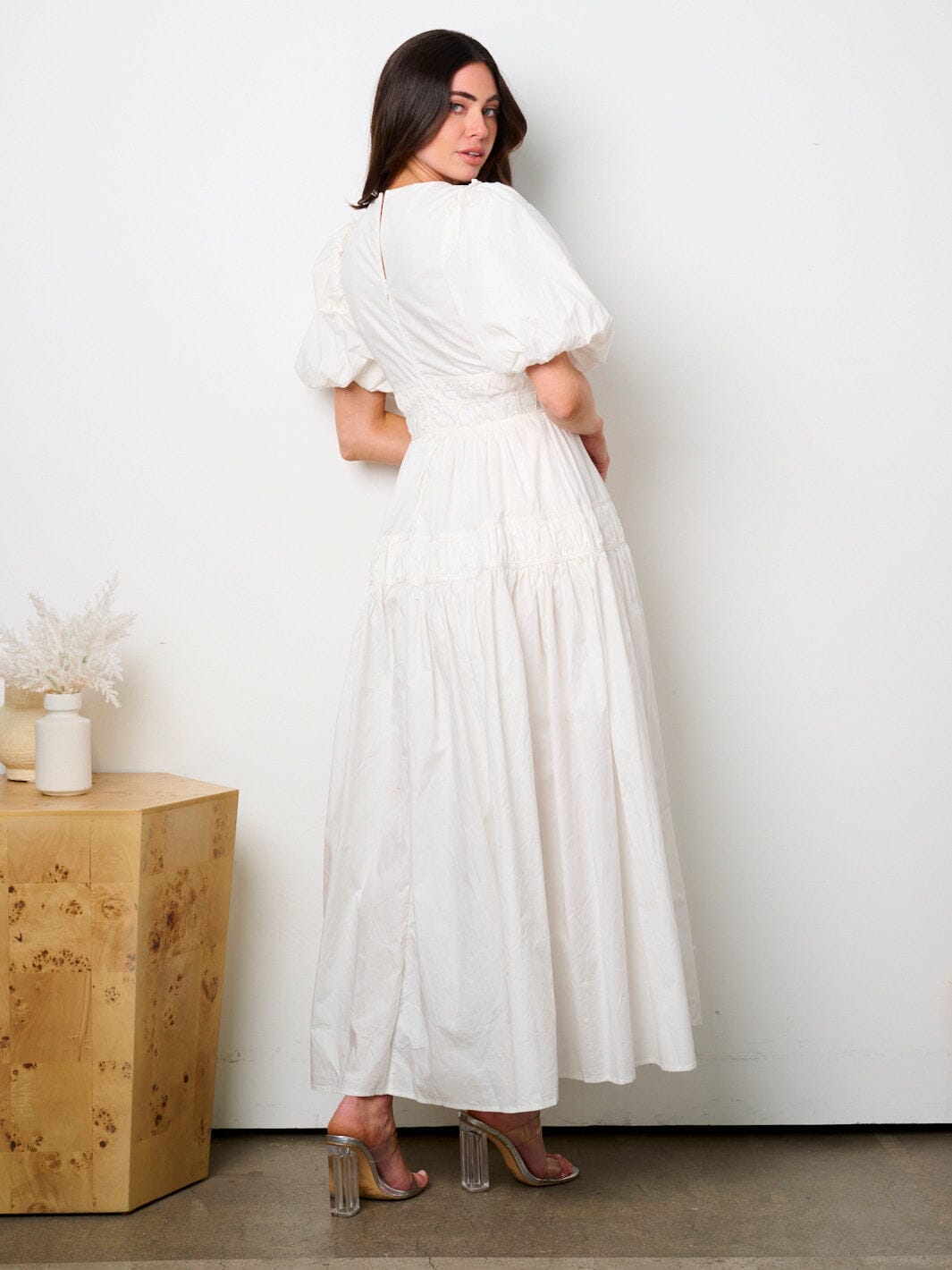 WOMEN'S SHORT PUFF SLEEVE V-NECK TIERED MAXI DRESS