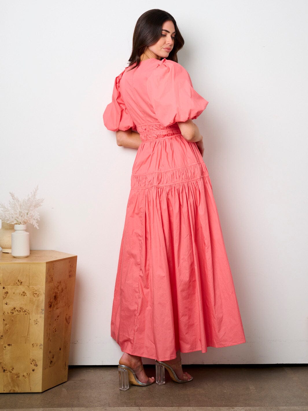 WOMEN'S SHORT PUFF SLEEVE V-NECK TIERED MAXI DRESS
