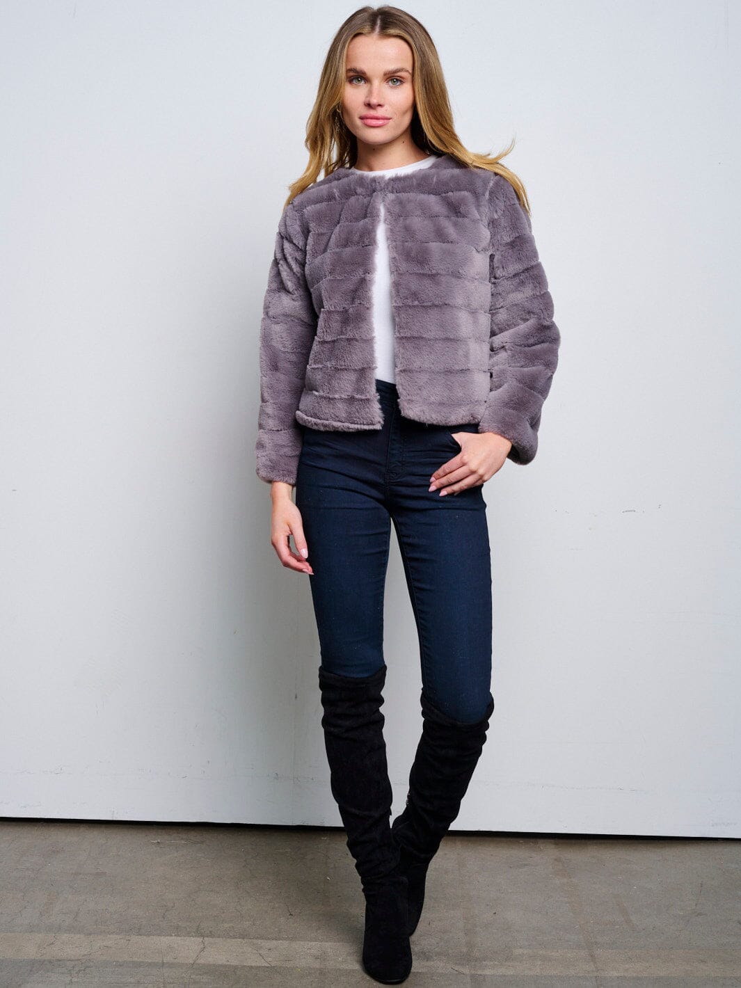 WOMEN'S LONG SLEEVE BUTTON CLOSURE JACKET