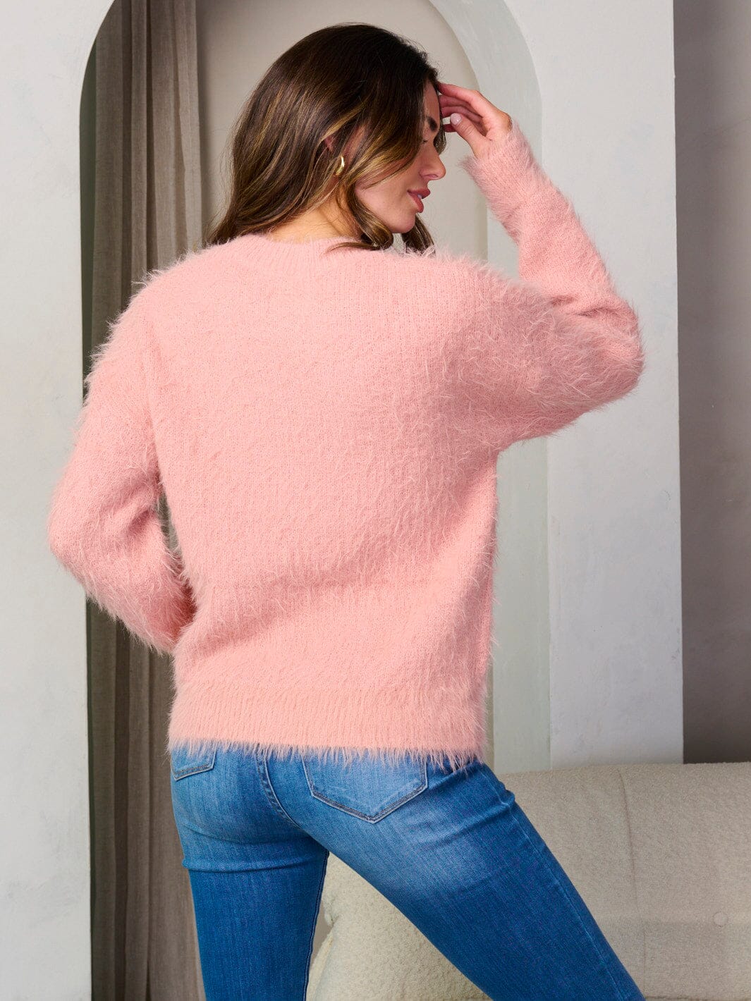 WOMEN'S LONG SLEEVE FUZZY DETAILED PULLOVER SWEATER
