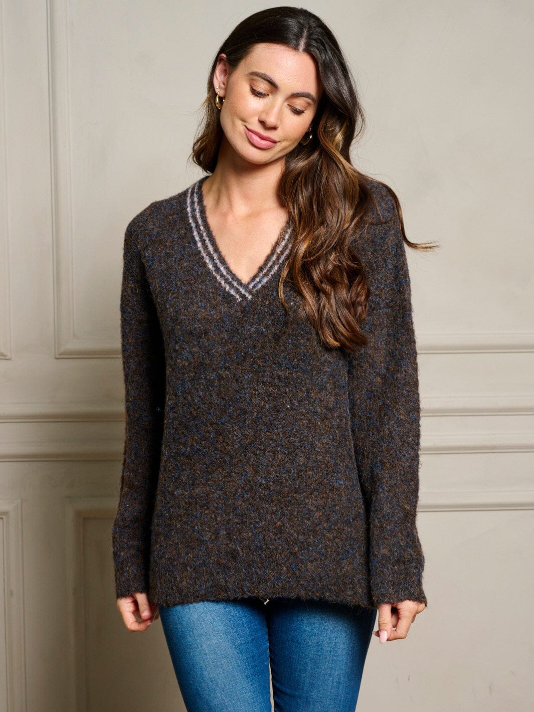 WOMEN'S LONG SLEEVE V-NECK PULLOVER SWEATER