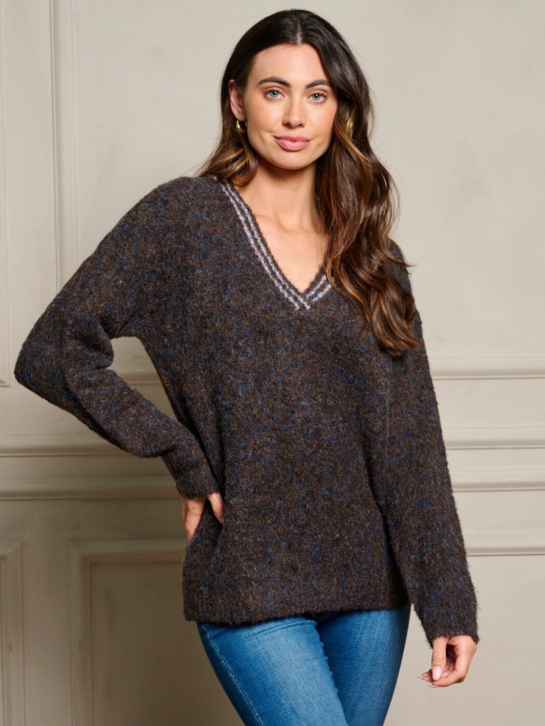 WOMEN'S LONG SLEEVE V-NECK PULLOVER SWEATER