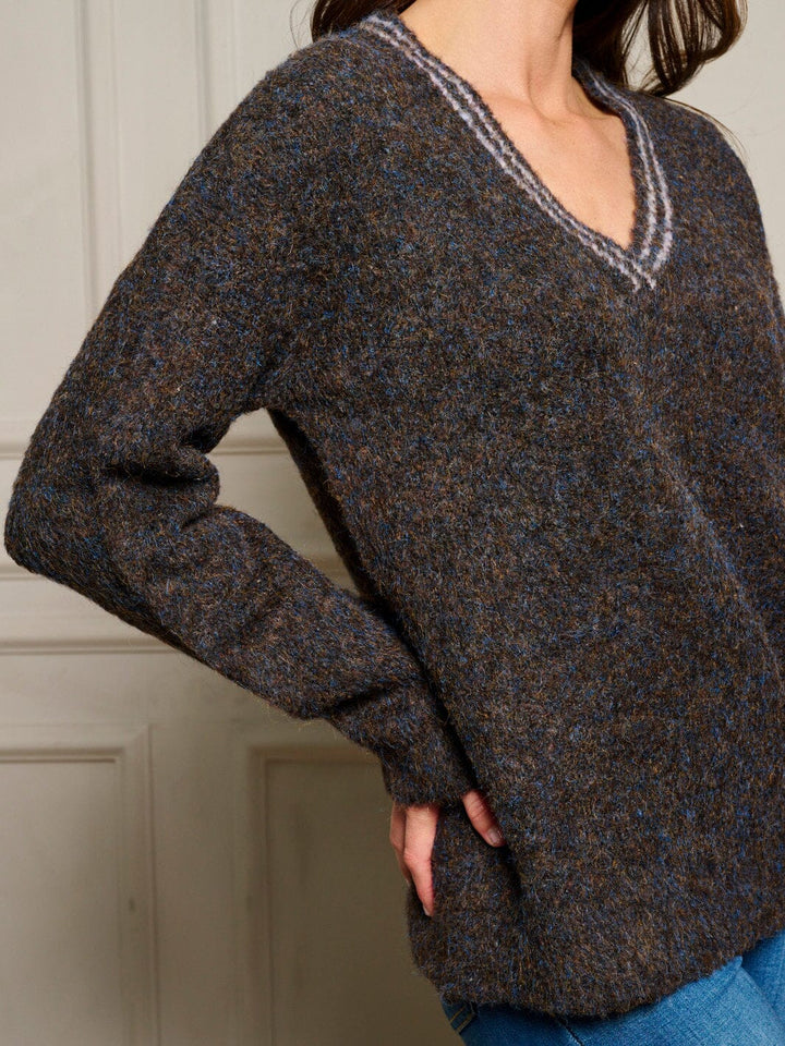 WOMEN'S LONG SLEEVE V-NECK PULLOVER SWEATER