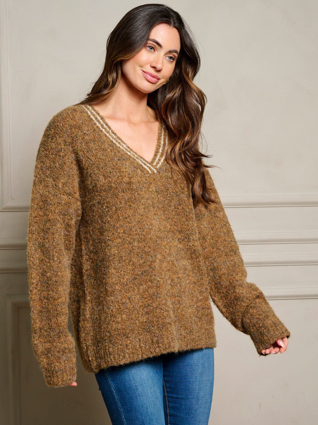 WOMEN'S LONG SLEEVE V-NECK PULLOVER SWEATER