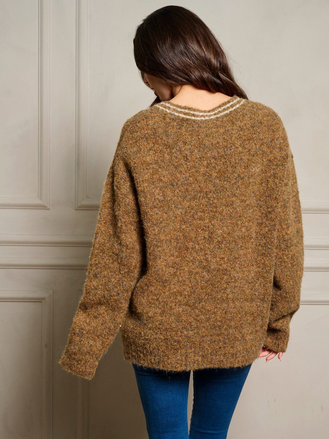 WOMEN'S LONG SLEEVE V-NECK PULLOVER SWEATER