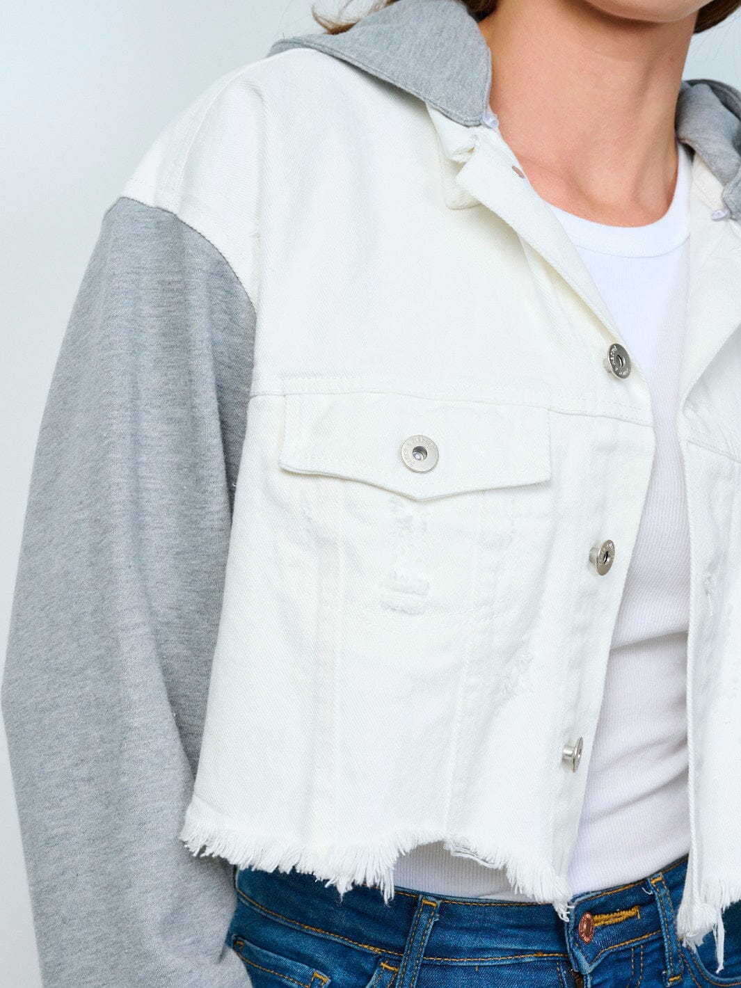 WOMEN'S LONG SLEEVE BUTTON CLOSURE FRONT POCKETS HOODED DENIM CONTRAST JACKET