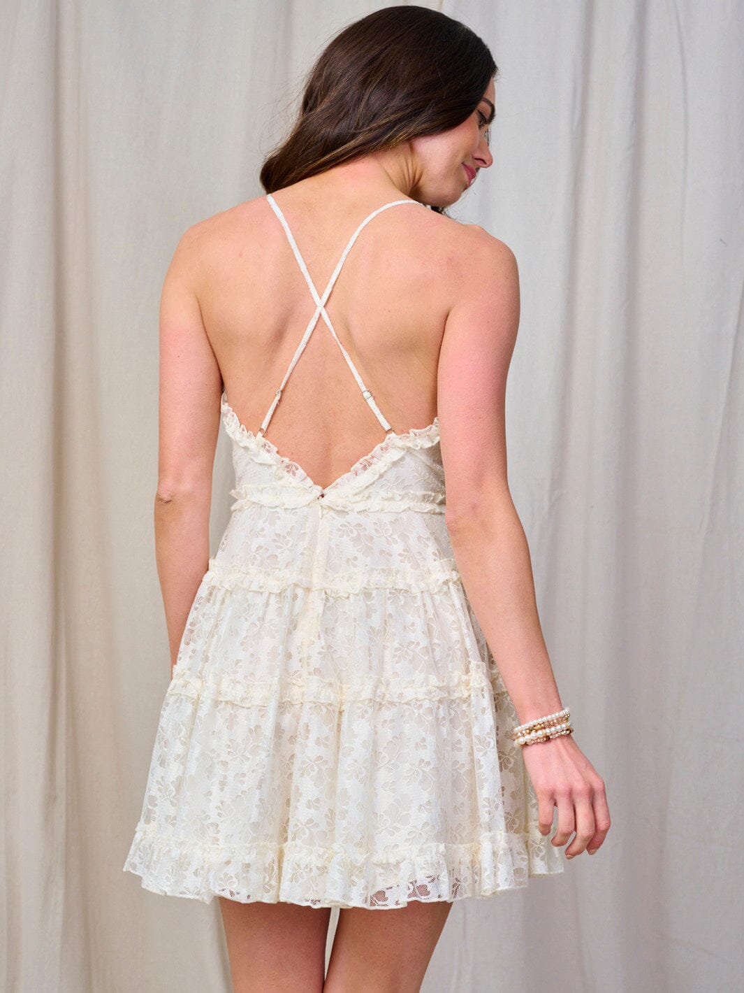 WOMEN'S SLEEVELESS OPEN BACK V-NECK LACE FIT & FLARE MINI DRESS