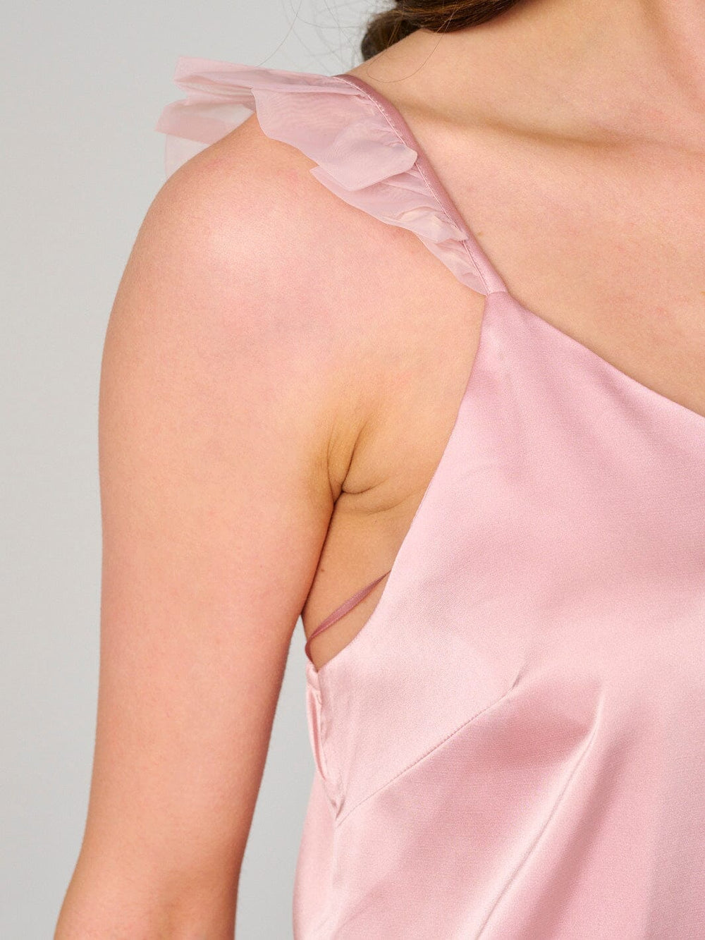 WOMEN'S SLEEVELESS V-NECK SATIN TANK TOP