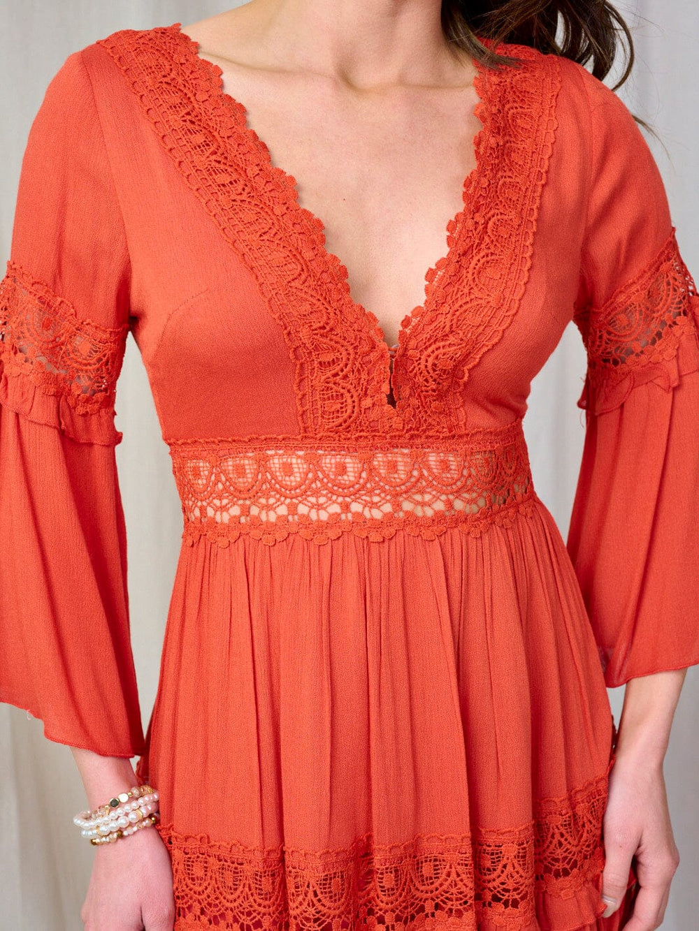 WOMEN'S 3/4 SLEEVE V-NECK CROCHET DETAILED MINI DRESS